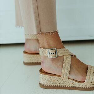 NEW TARGET UNIVERSAL THREAD White Beige Platform Wedge Heel Sandals Slides 7.5